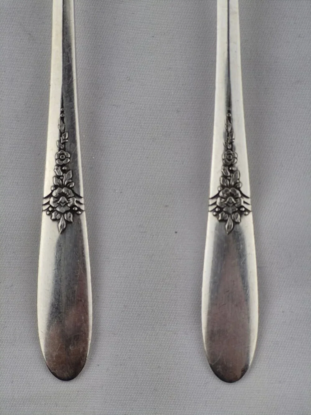 Tudor Plate Fantasy Pattern Oneida Silver-Plated Teaspoons Set of 8